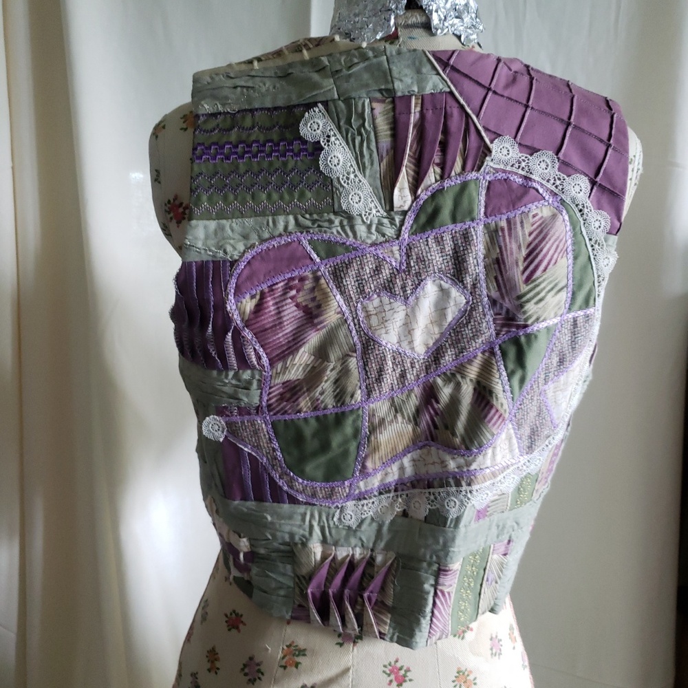 Textured vest - Picture 2 of 3